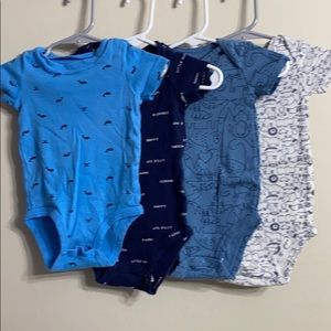 4pc Carters 9 mon Onesie Bundle